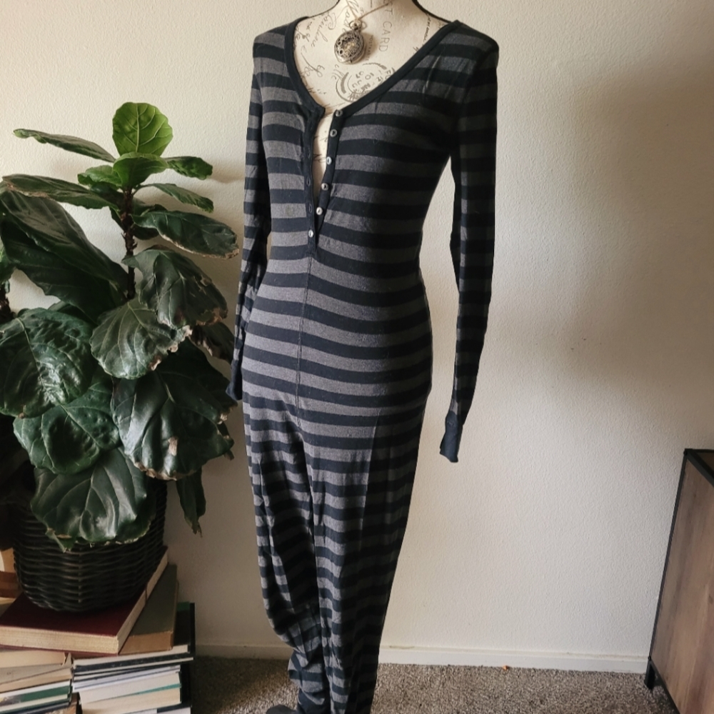 Xhilaration Grey & Black Long Sleeve body suit - XS